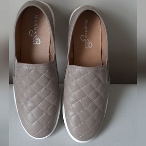 Mountain Sole taupe slip on